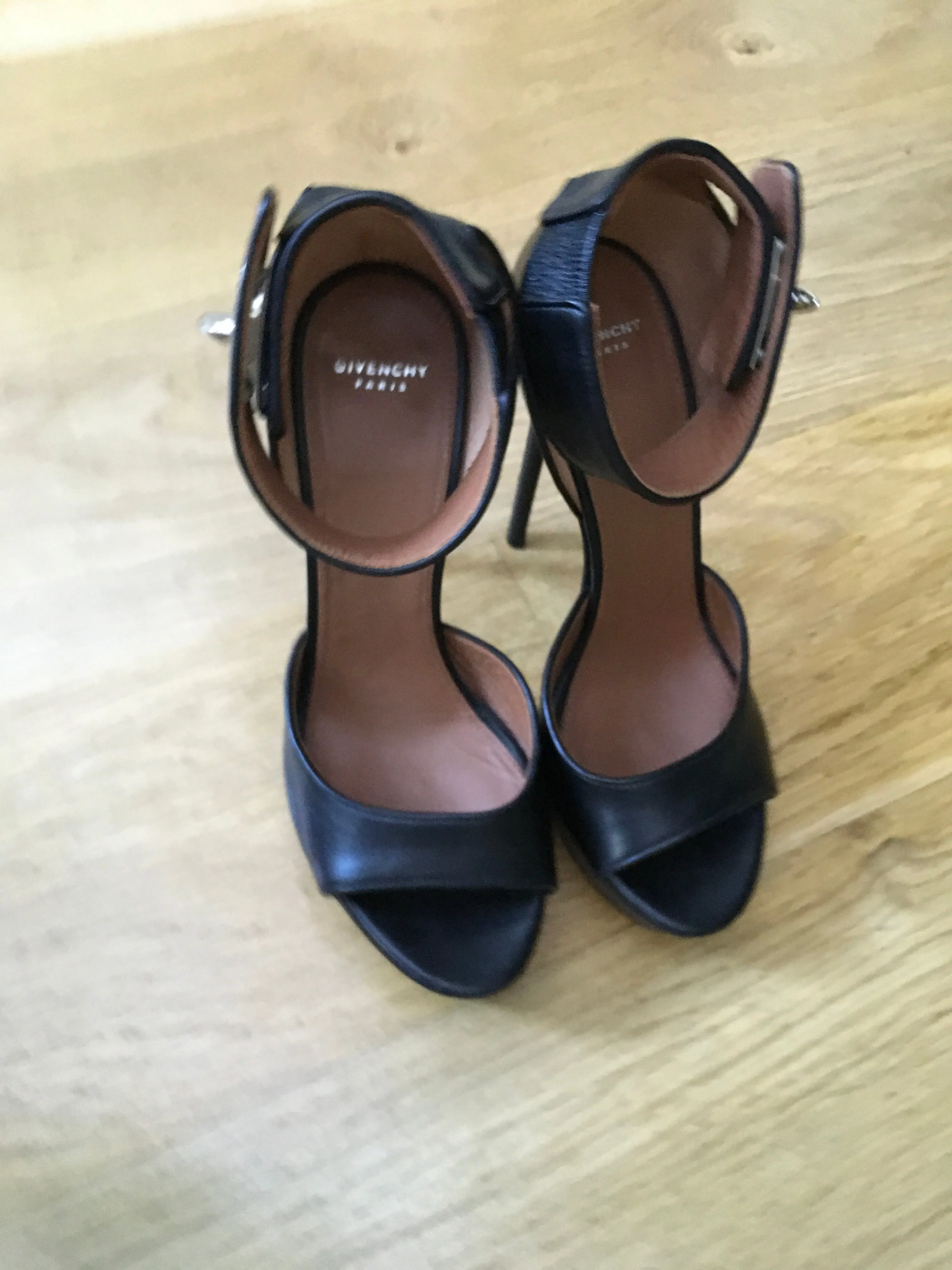 GIVENCHY Shark Lock platform sandals in black leather Ladies