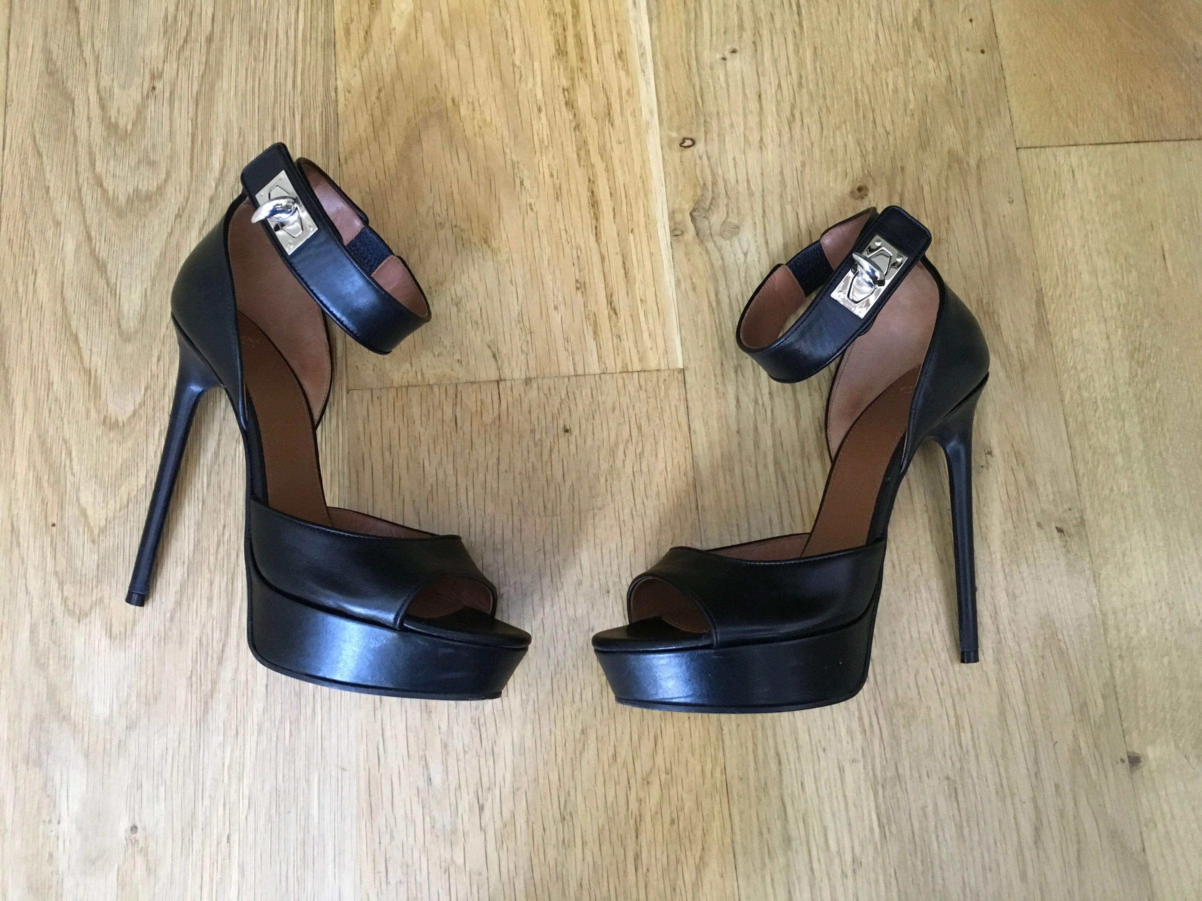 GIVENCHY Shark Lock platform sandals in black leather Ladies