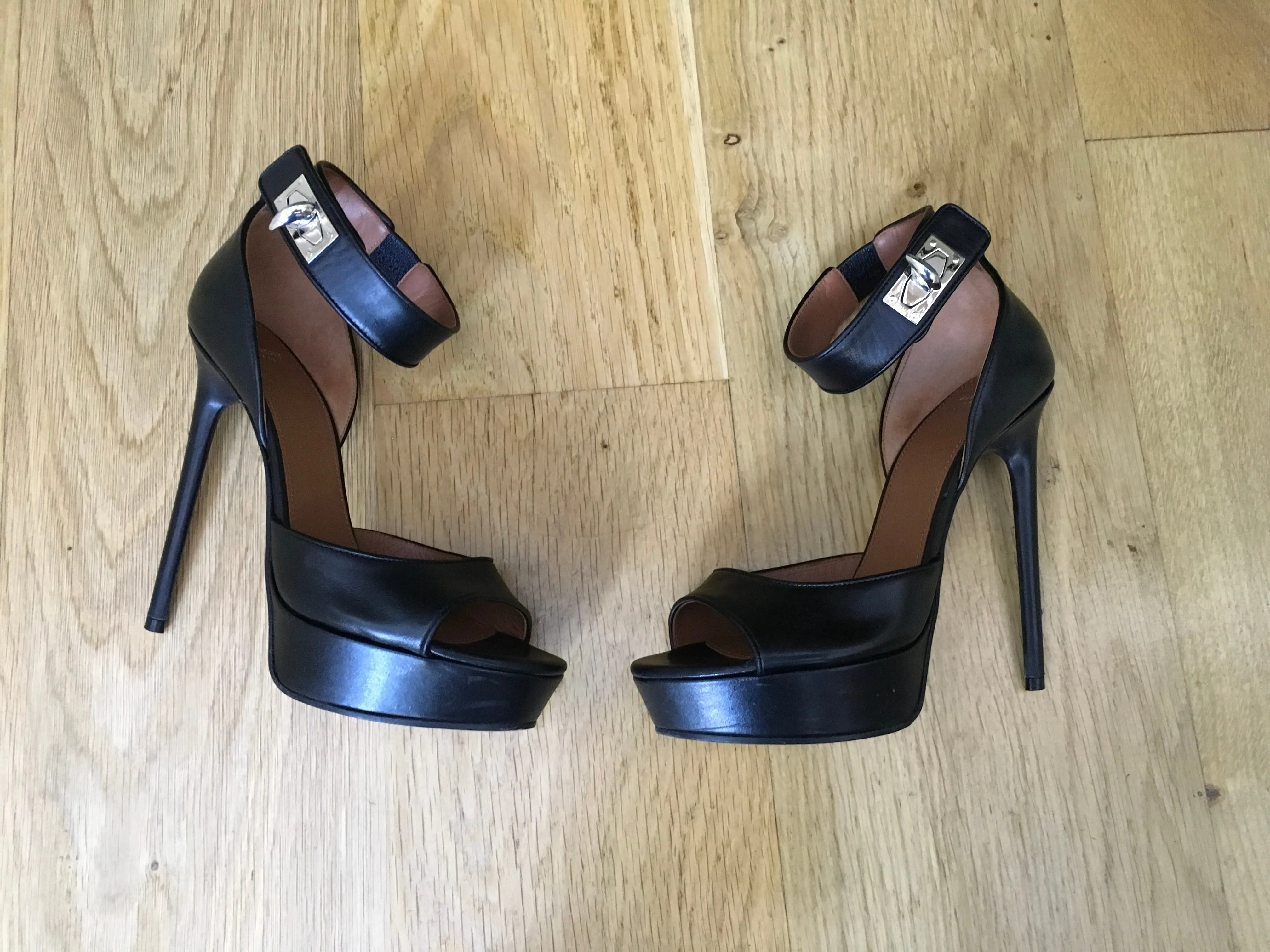 GIVENCHY Shark Lock platform sandals in black leather Ladies