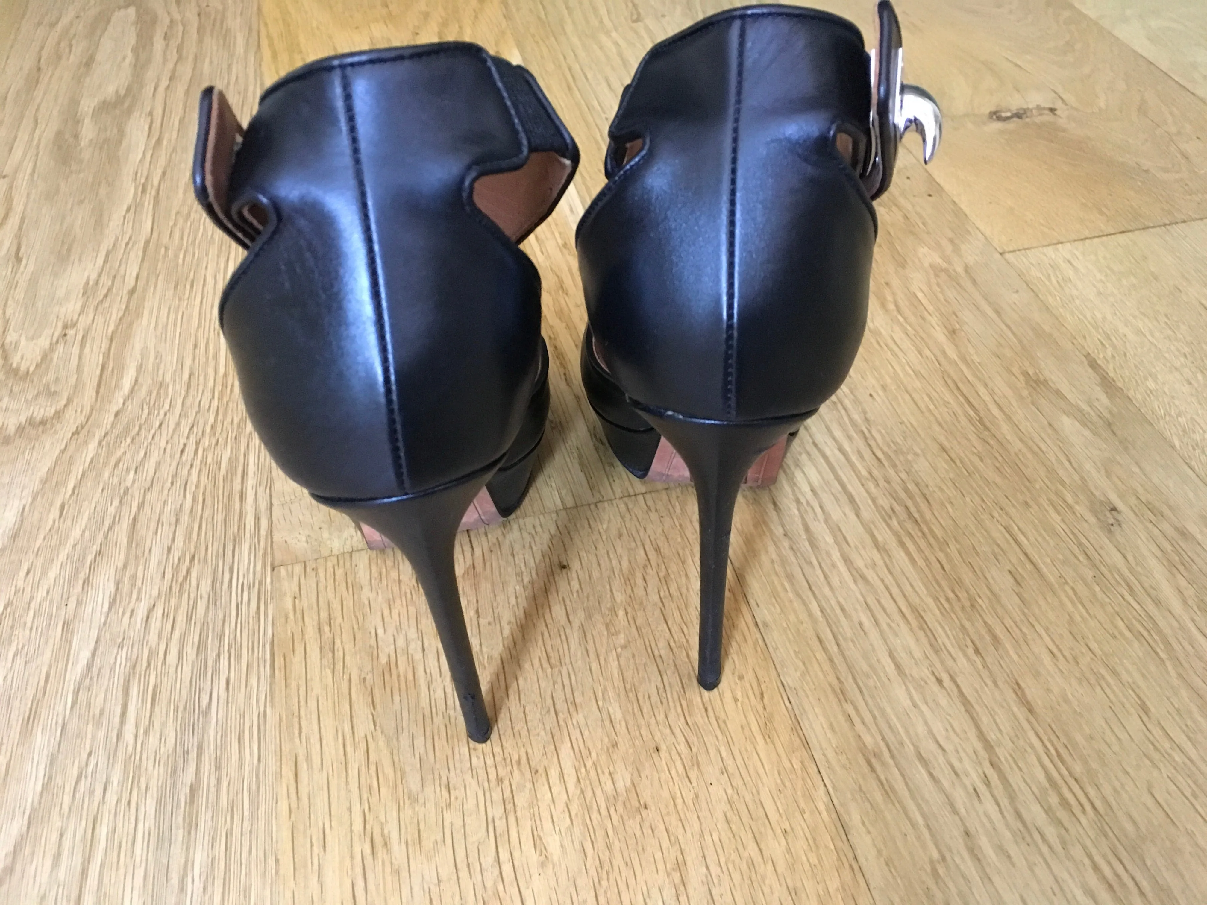 GIVENCHY Shark Lock platform sandals in black leather Ladies
