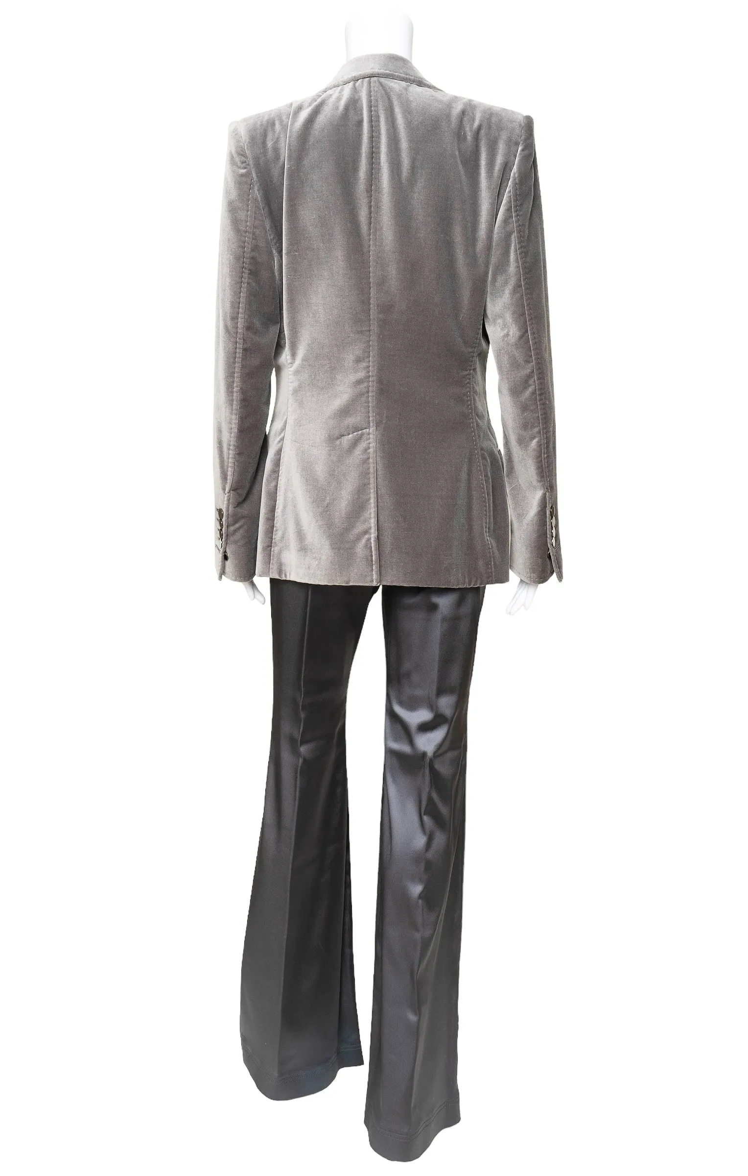 TOM FORD (RARE) 3-Piece Suit Size: Jacket - IT 44 / Comparable to US 6-8 Top - IT 42 / Comparable to US 4-6 Pants - IT 44 / Comparable to US 6-8
