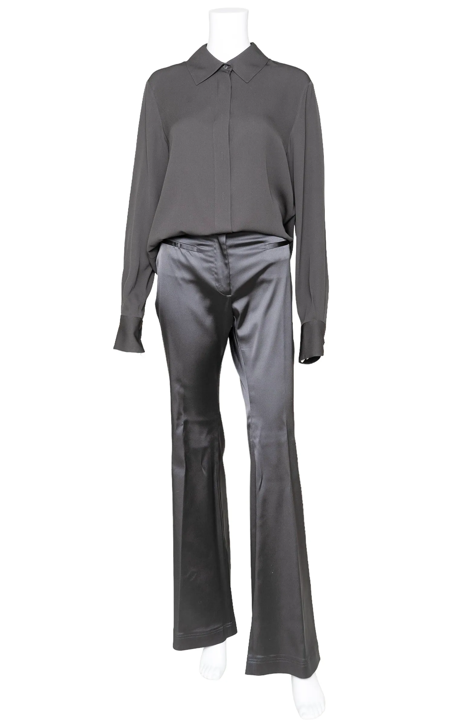 TOM FORD (RARE) 3-Piece Suit Size: Jacket - IT 44 / Comparable to US 6-8 Top - IT 42 / Comparable to US 4-6 Pants - IT 44 / Comparable to US 6-8