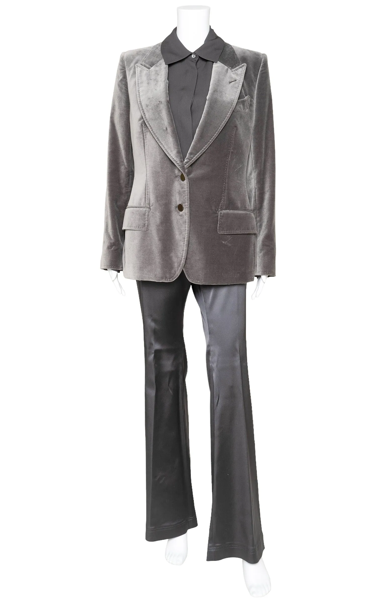 TOM FORD (RARE) 3-Piece Suit Size: Jacket - IT 44 / Comparable to US 6-8 Top - IT 42 / Comparable to US 4-6 Pants - IT 44 / Comparable to US 6-8